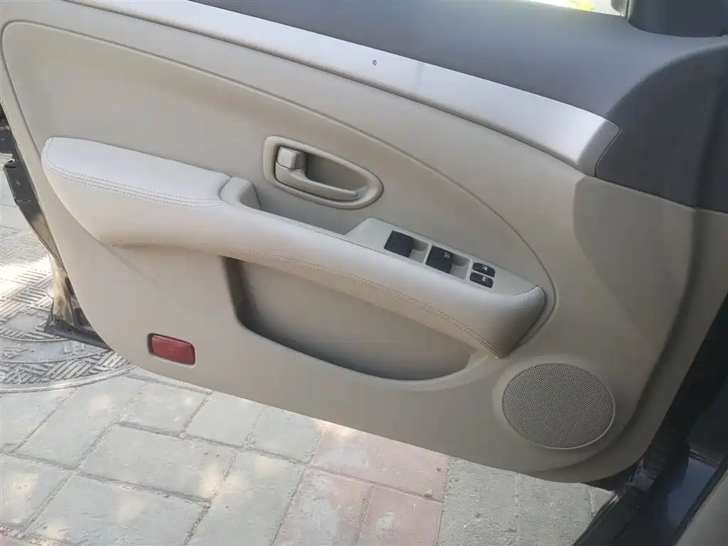 NISSAN SYLPHY 2012