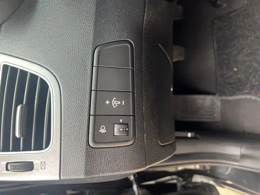 HYUNDAI ELANTRA 2012