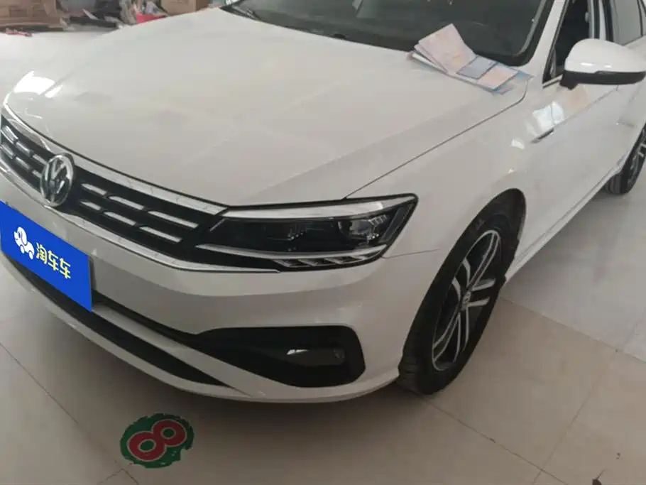VOLKSWAGEN LAMANDO 2021