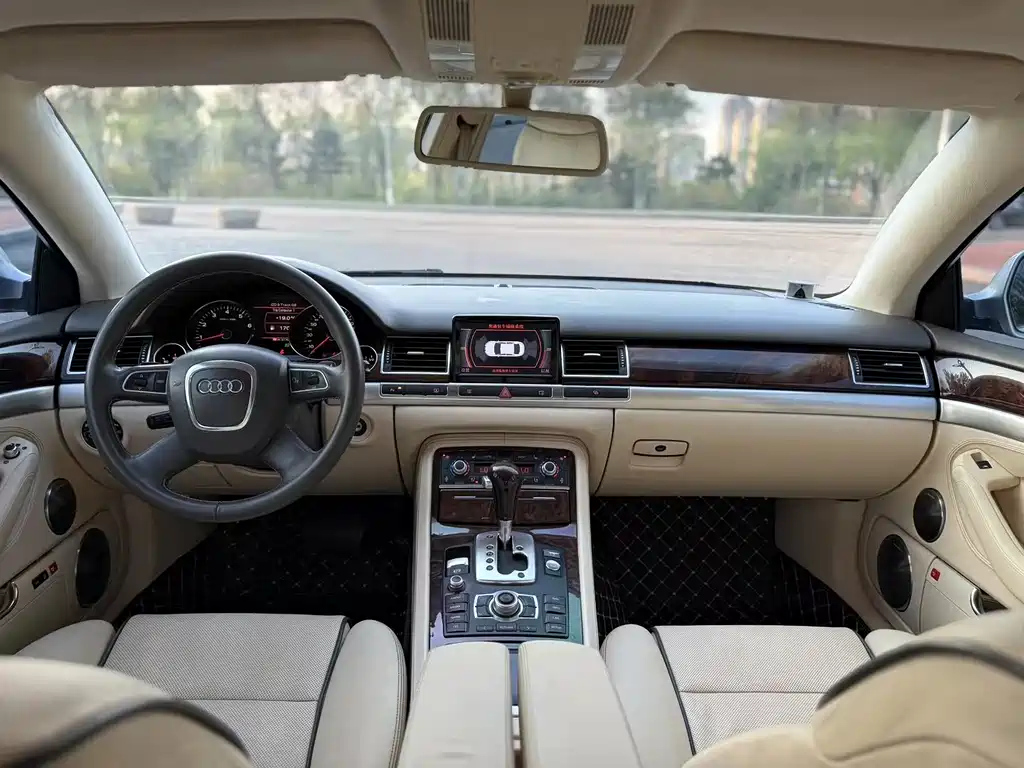 AUDI A8 2010