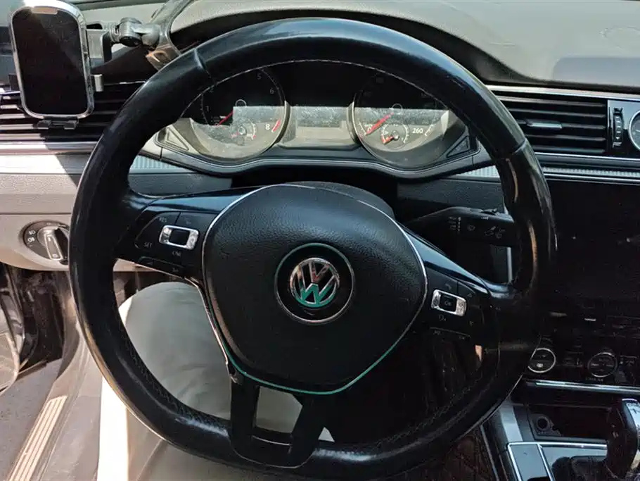 VOLKSWAGEN PASSAT 2016