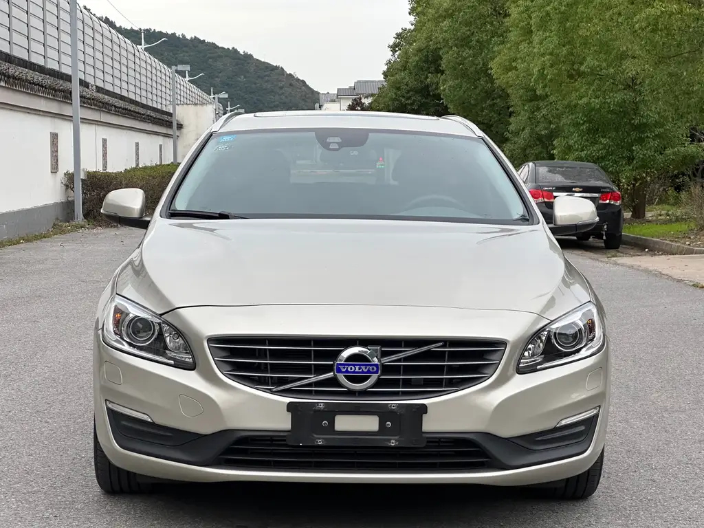 VOLVO V60 2017