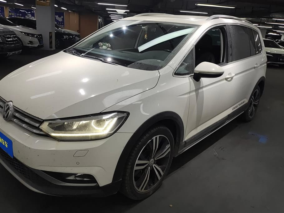 VOLKSWAGEN TOURAN 2018