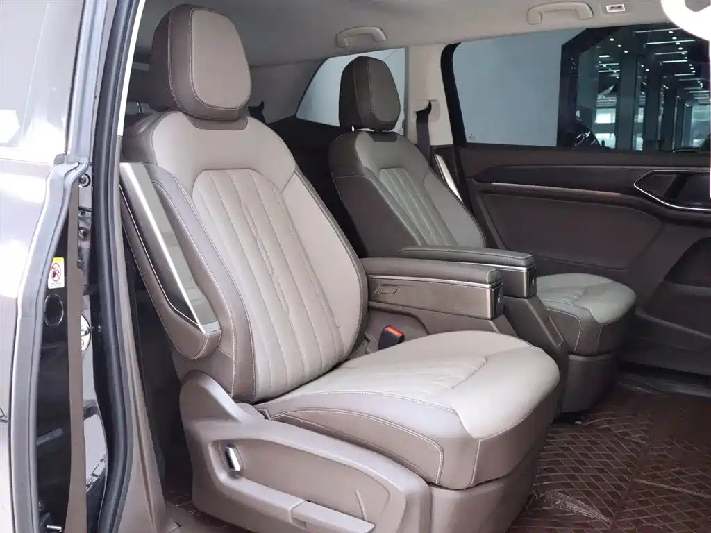 VOLKSWAGEN VILORAN 2024