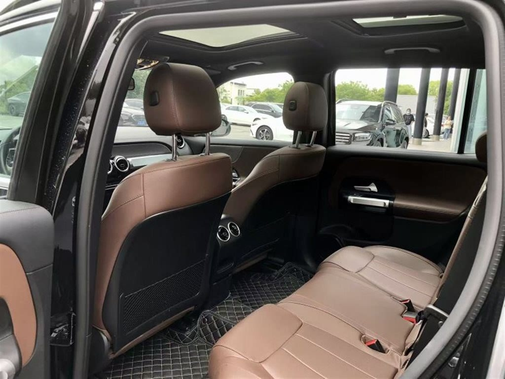 MERCEDES BENZ GLB 2024