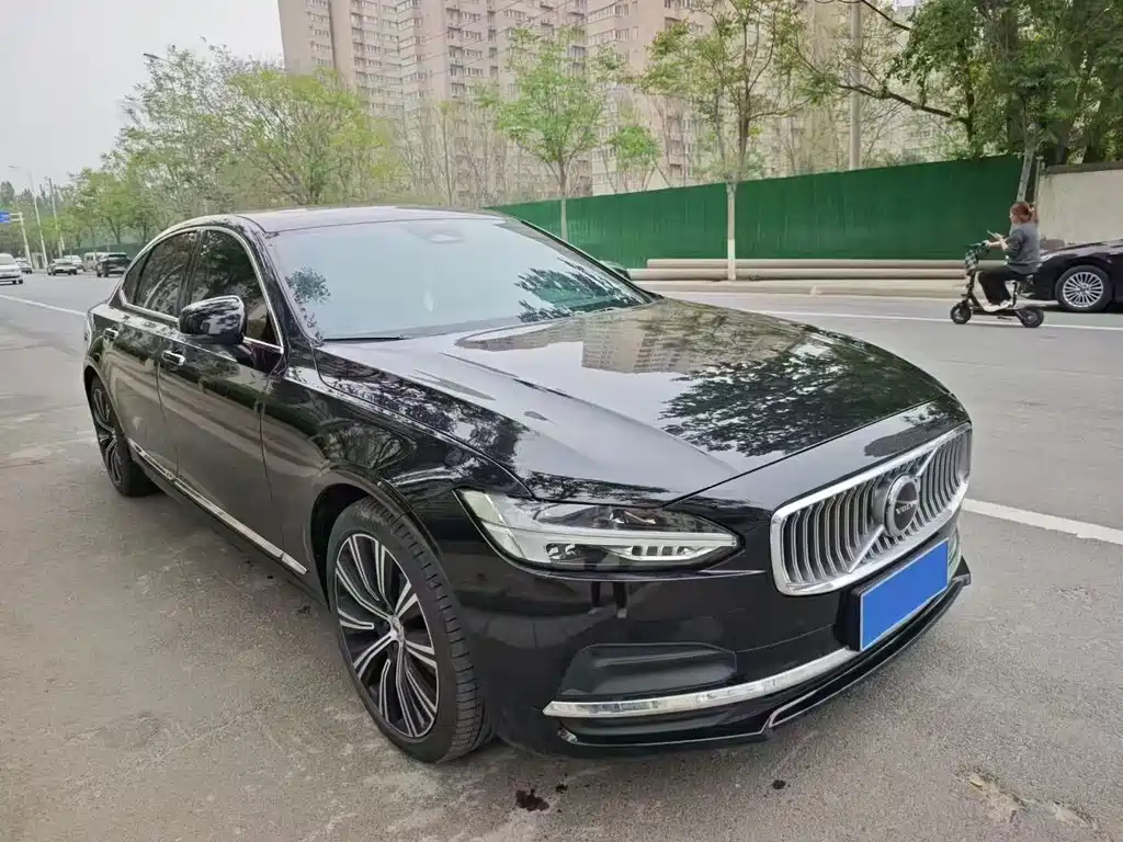 VOLVO S90 2023