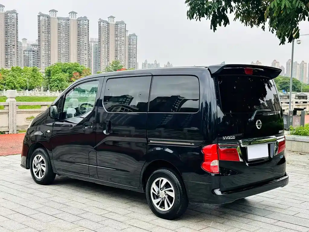 NISSAN NV200 2018