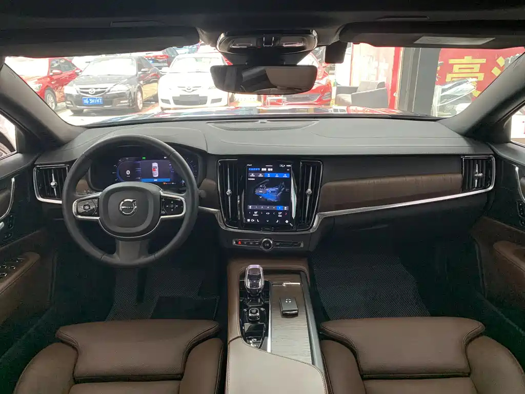VOLVO S90 2023