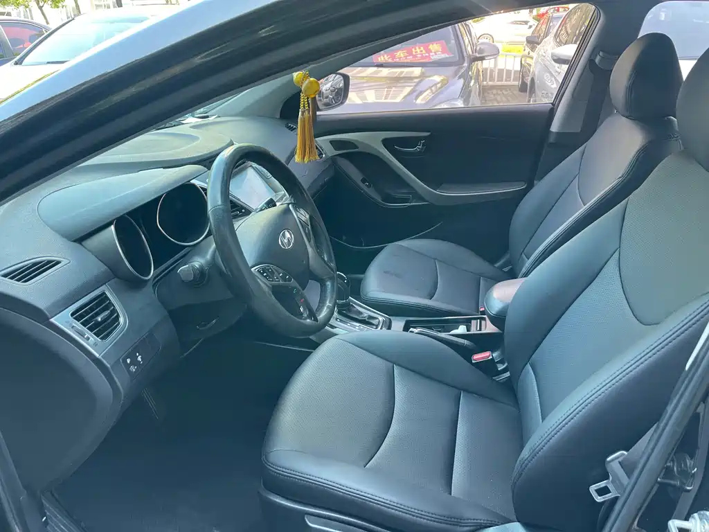 HYUNDAI ELANTRA 2012