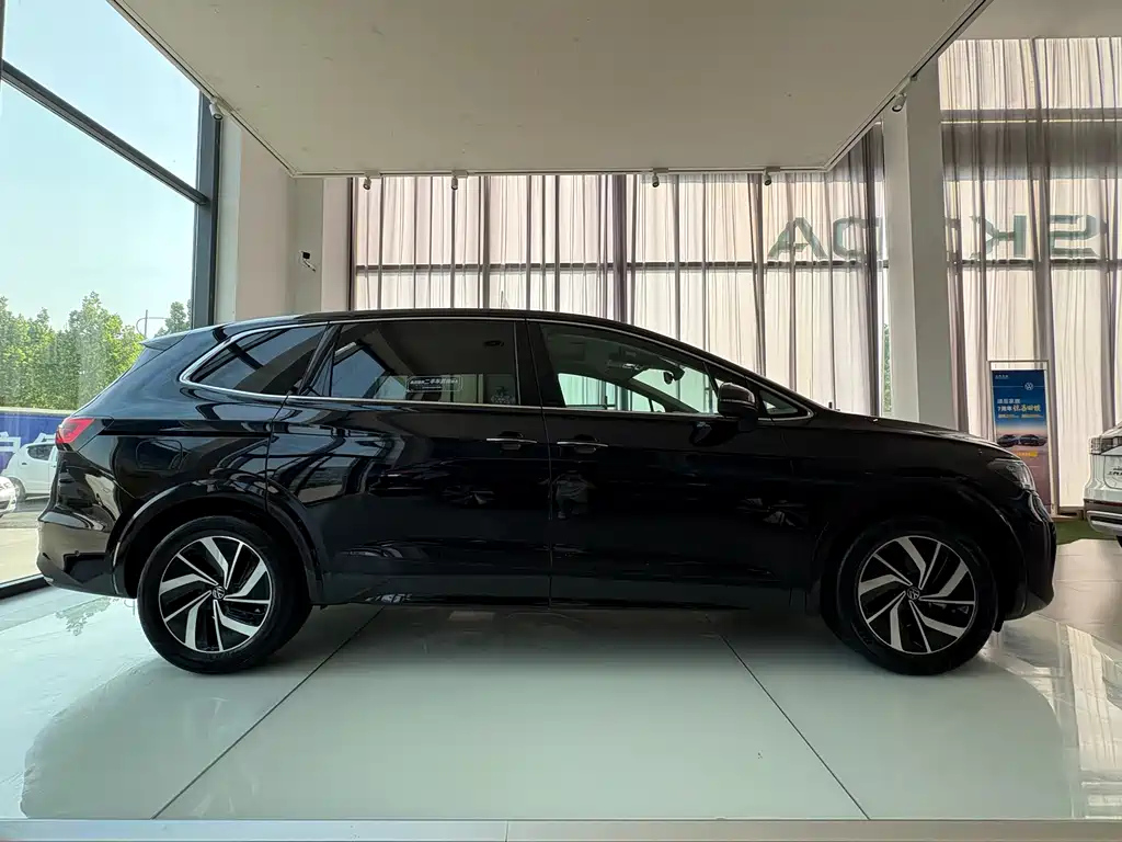 VOLKSWAGEN VILORAN 2024