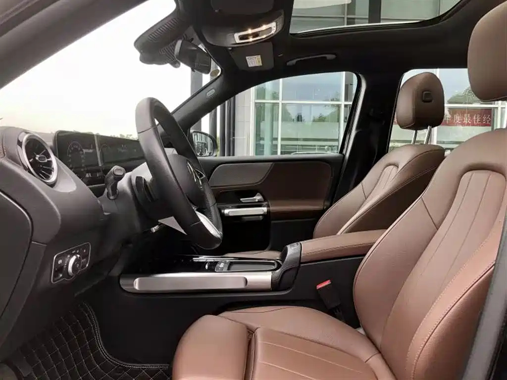 MERCEDES BENZ GLB 2024