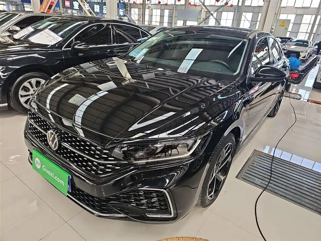 VOLKSWAGEN PASSAT 2023