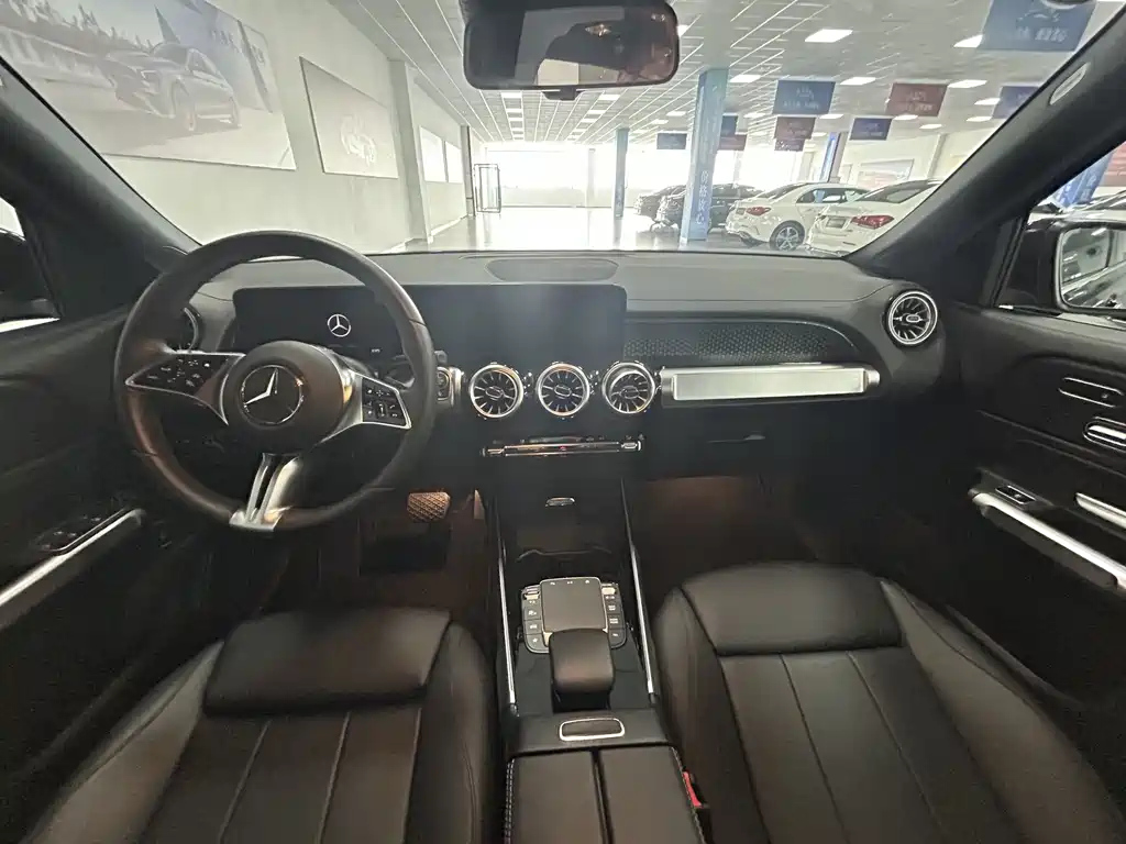 MERCEDES BENZ GLB 2024