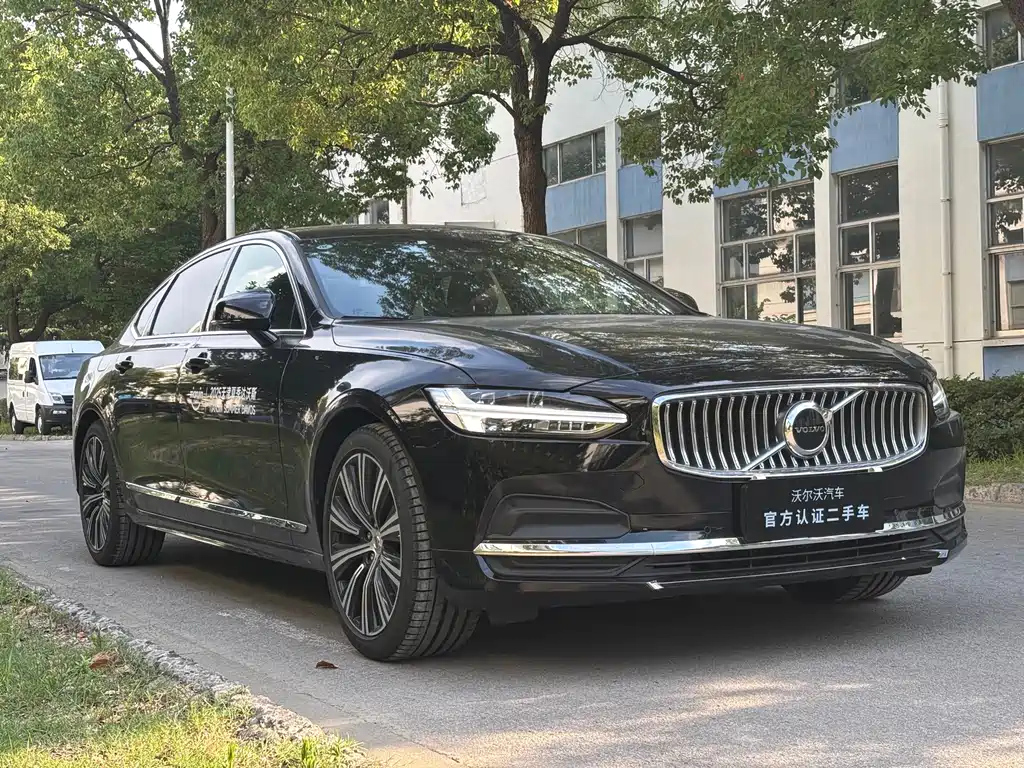 VOLVO S90 2025