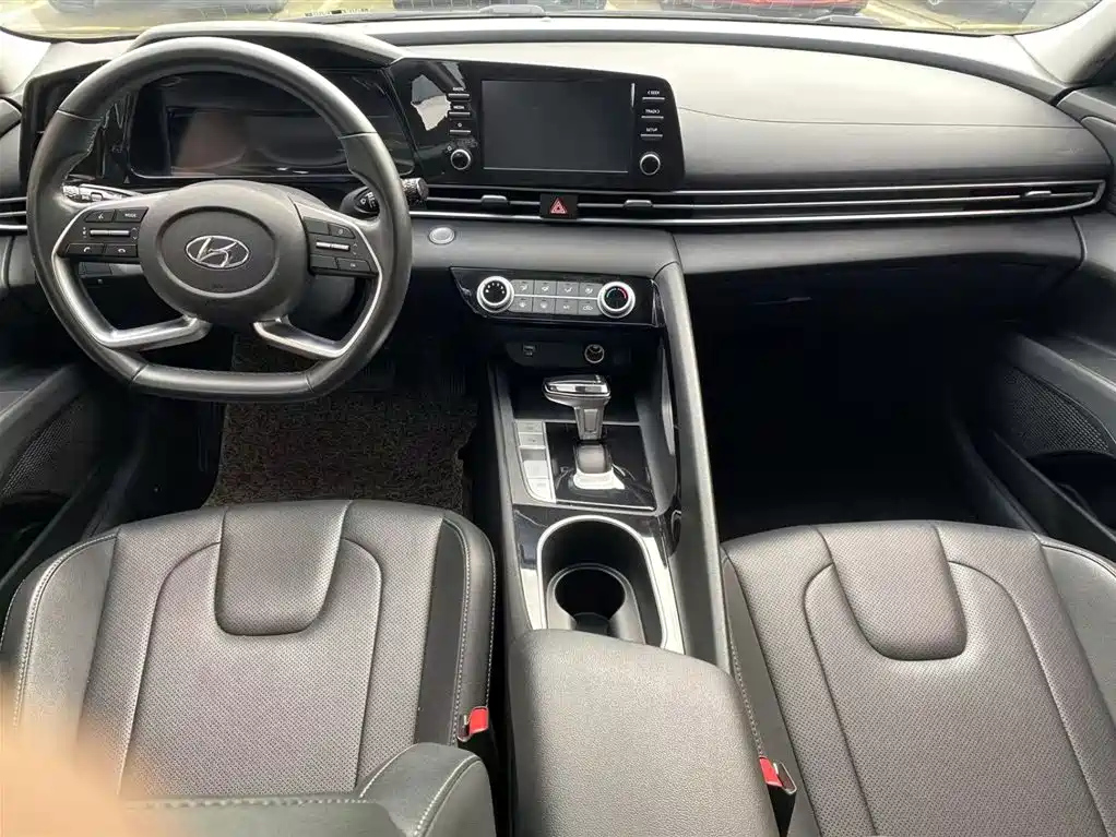 HYUNDAI ELANTRA 2022