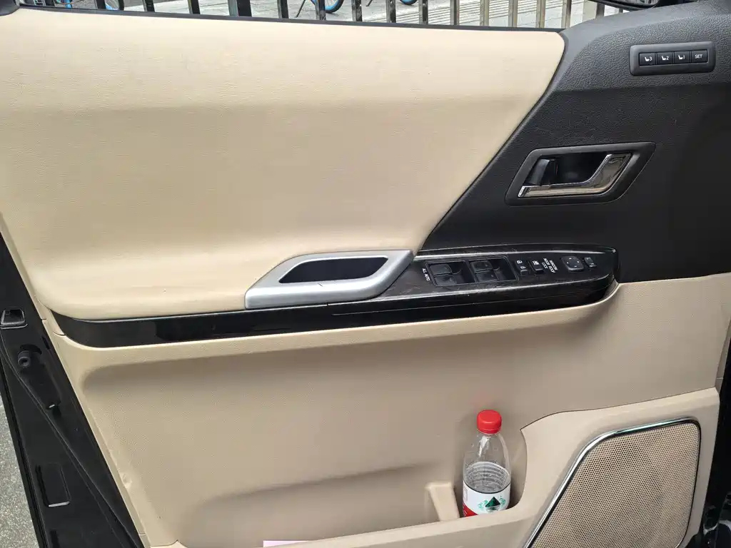 TOYOTA ALPHARD 2012