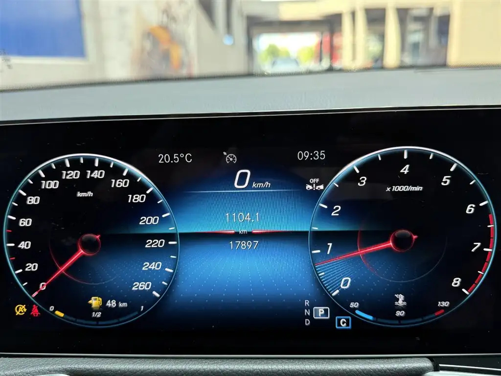 MERCEDES BENZ GLB 2023