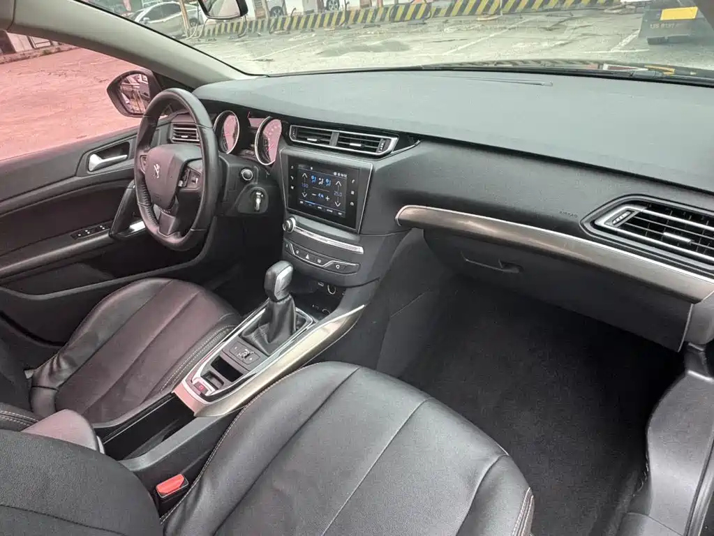 PEUGEOT 408 2018