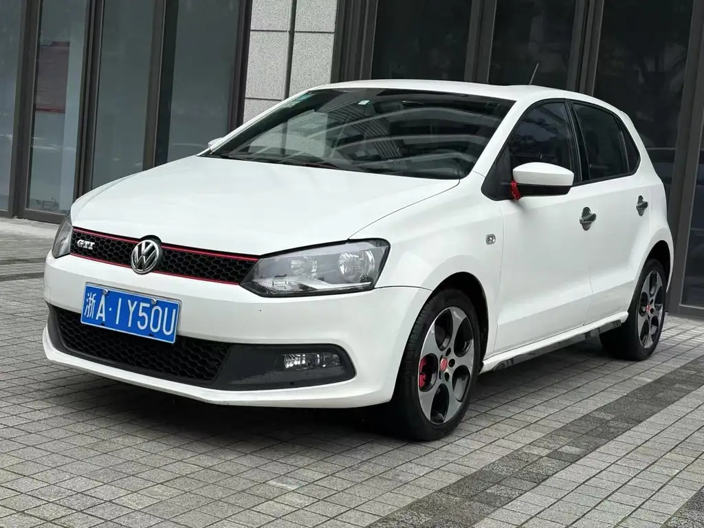 VOLKSWAGEN POLO 2012