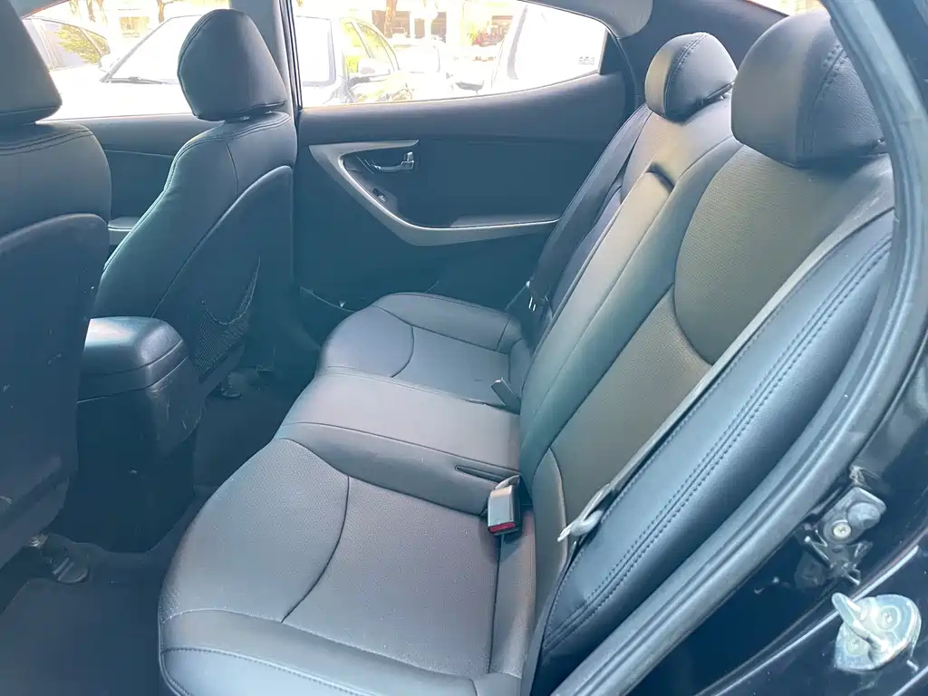 HYUNDAI ELANTRA 2012
