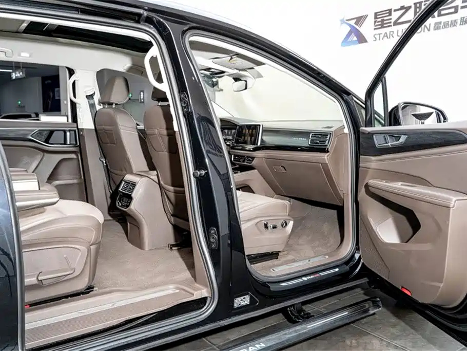 VOLKSWAGEN VILORAN 2023