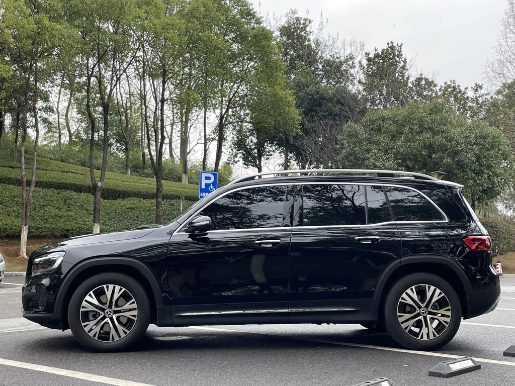 MERCEDES BENZ GLB 2024