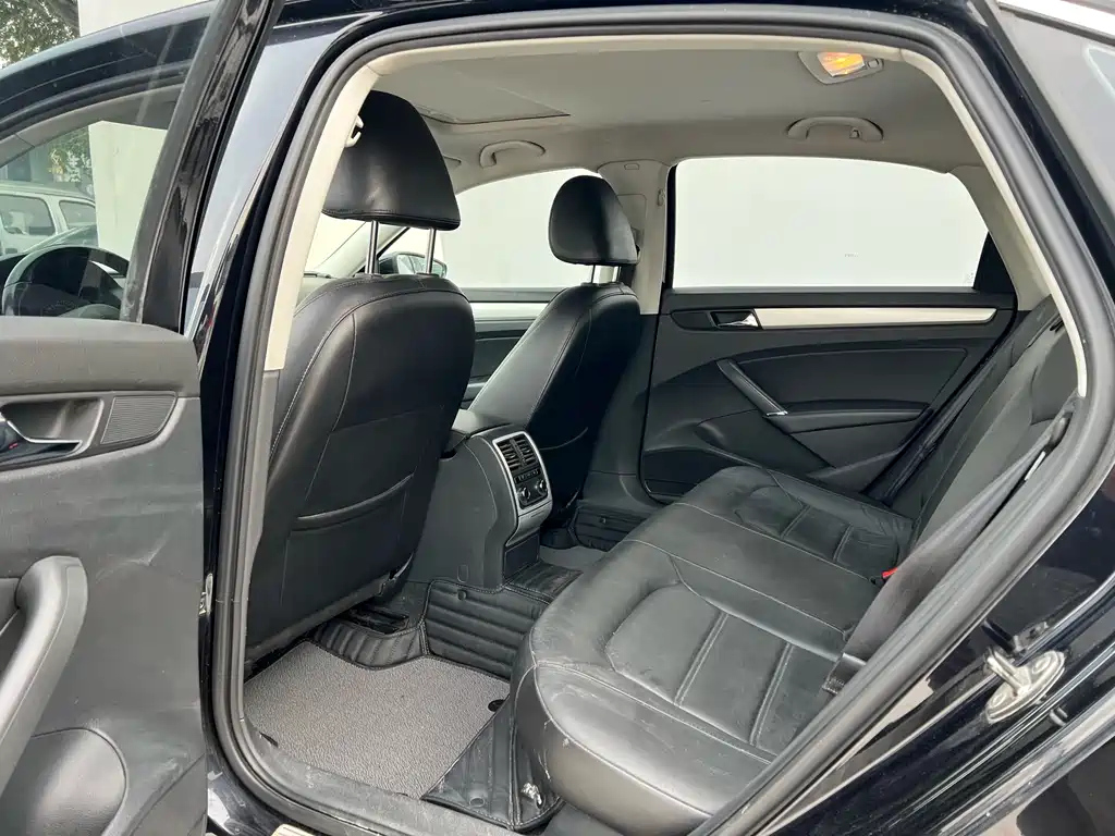 VOLKSWAGEN PASSAT 2013