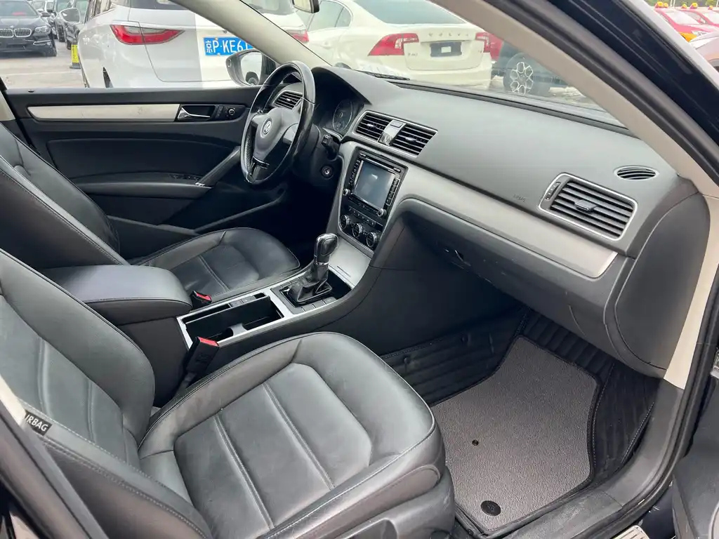 VOLKSWAGEN PASSAT 2013
