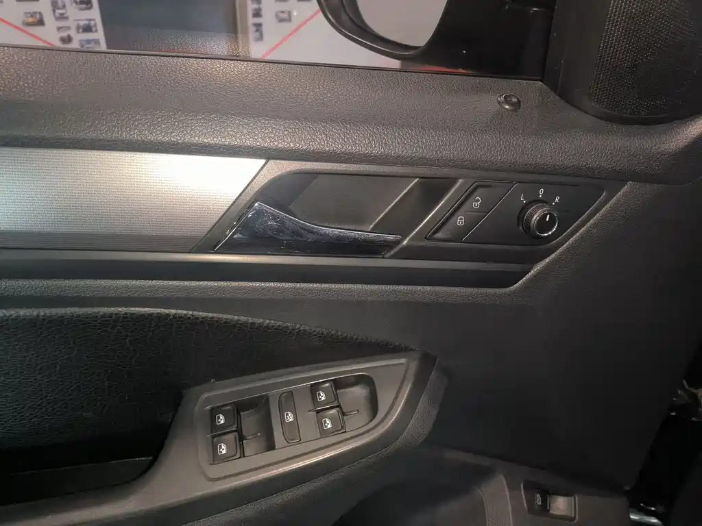 VOLKSWAGEN BORA 2018