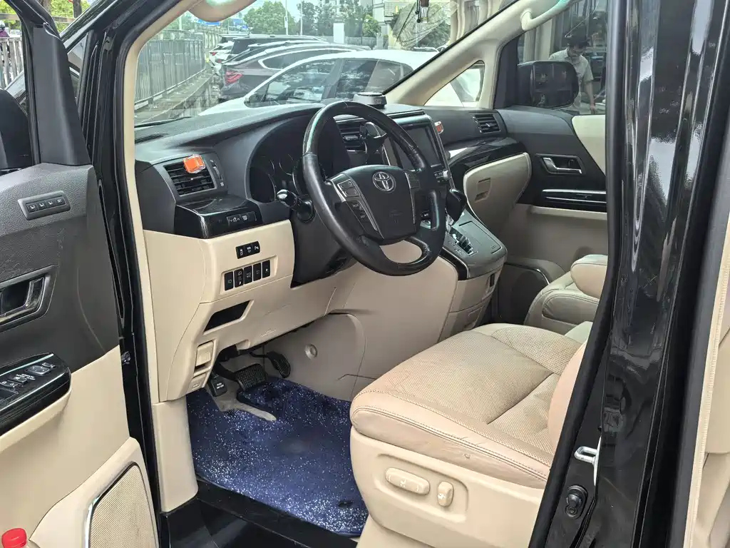 TOYOTA ALPHARD 2012