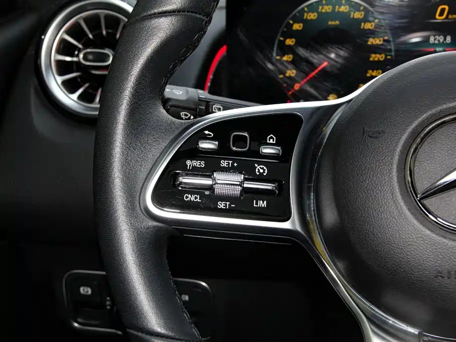 MERCEDES BENZ GLB 2023