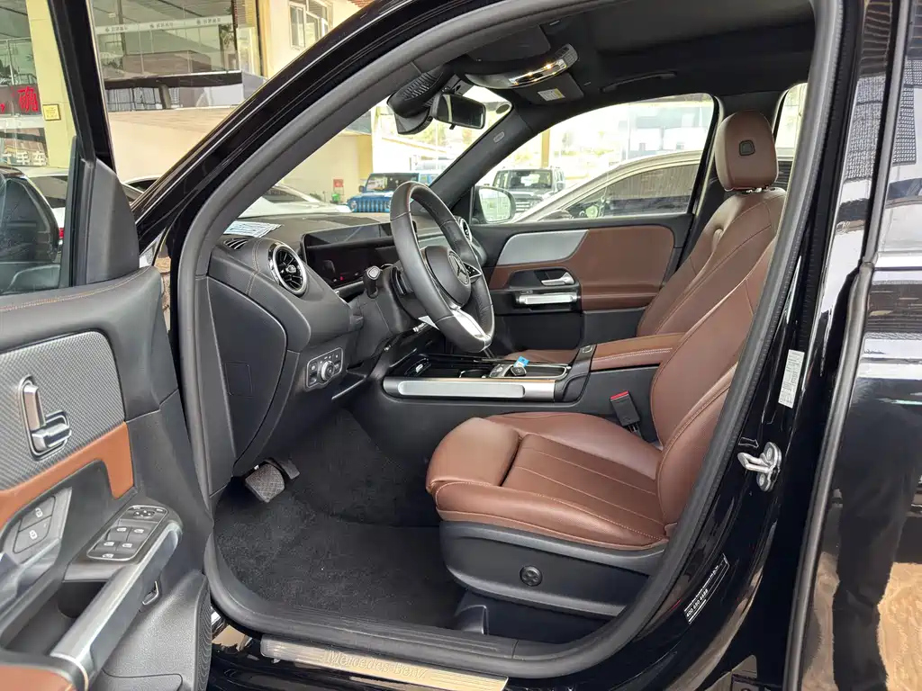 MERCEDES BENZ GLB 2024
