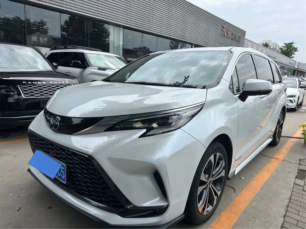TOYOTA GRANVIA 2023