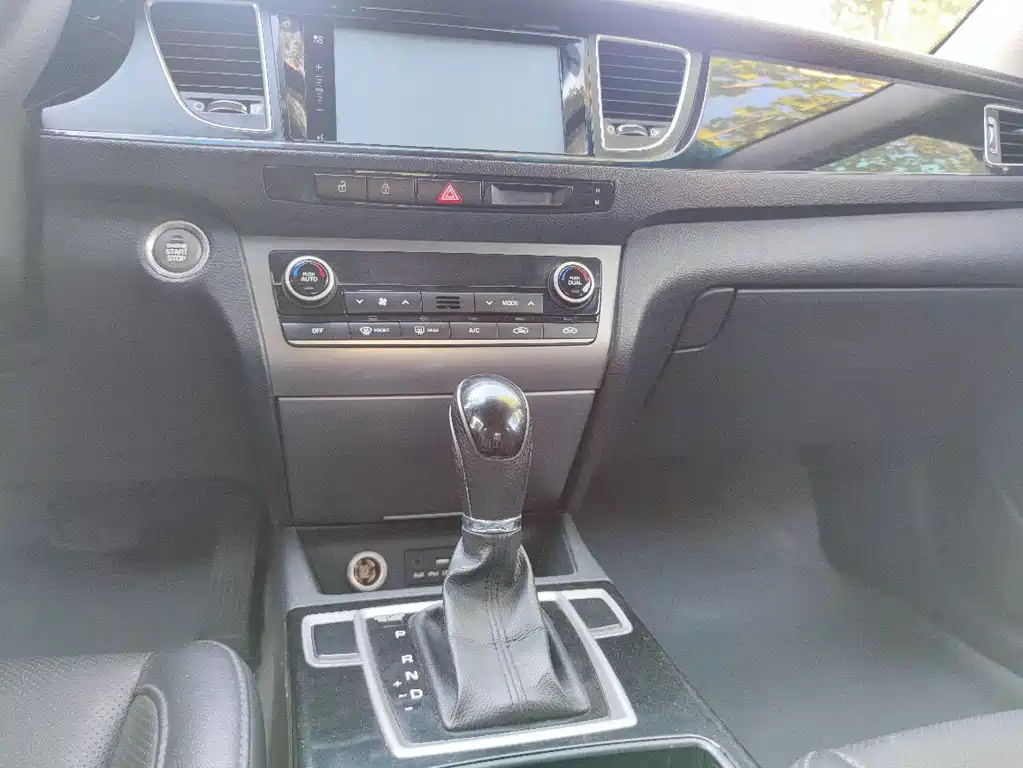 HYUNDAI MISTRA 2015