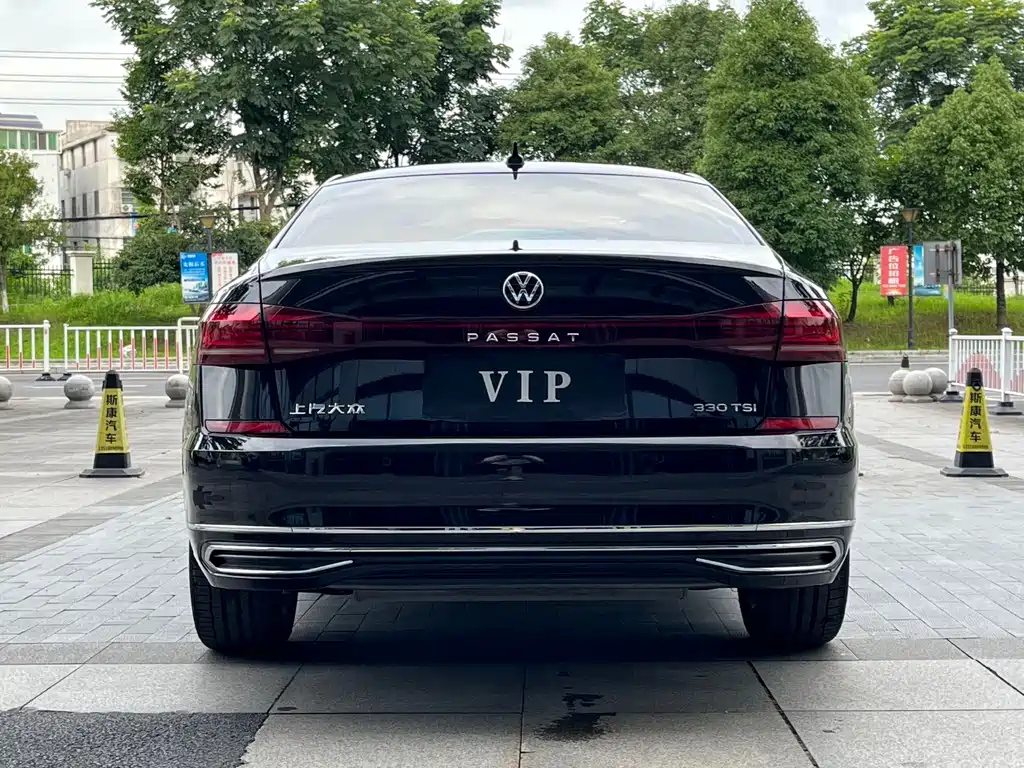 VOLKSWAGEN PASSAT 2023