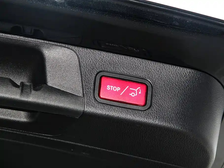MERCEDES BENZ GLB 2023