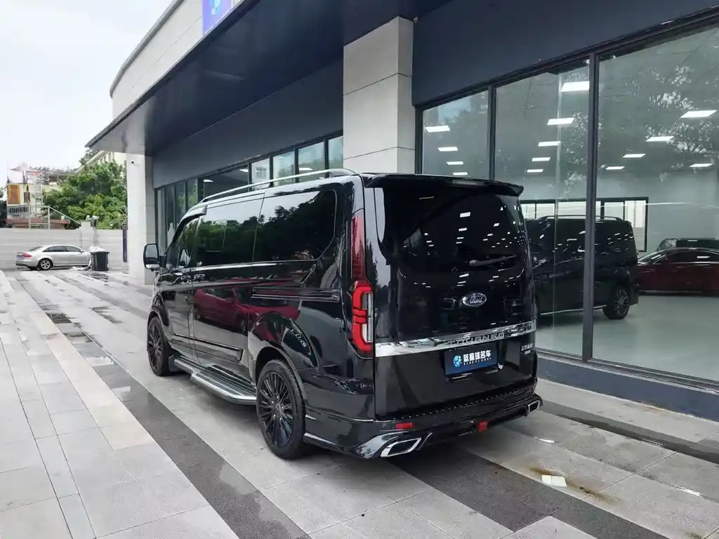 FORD TOUREO 2024