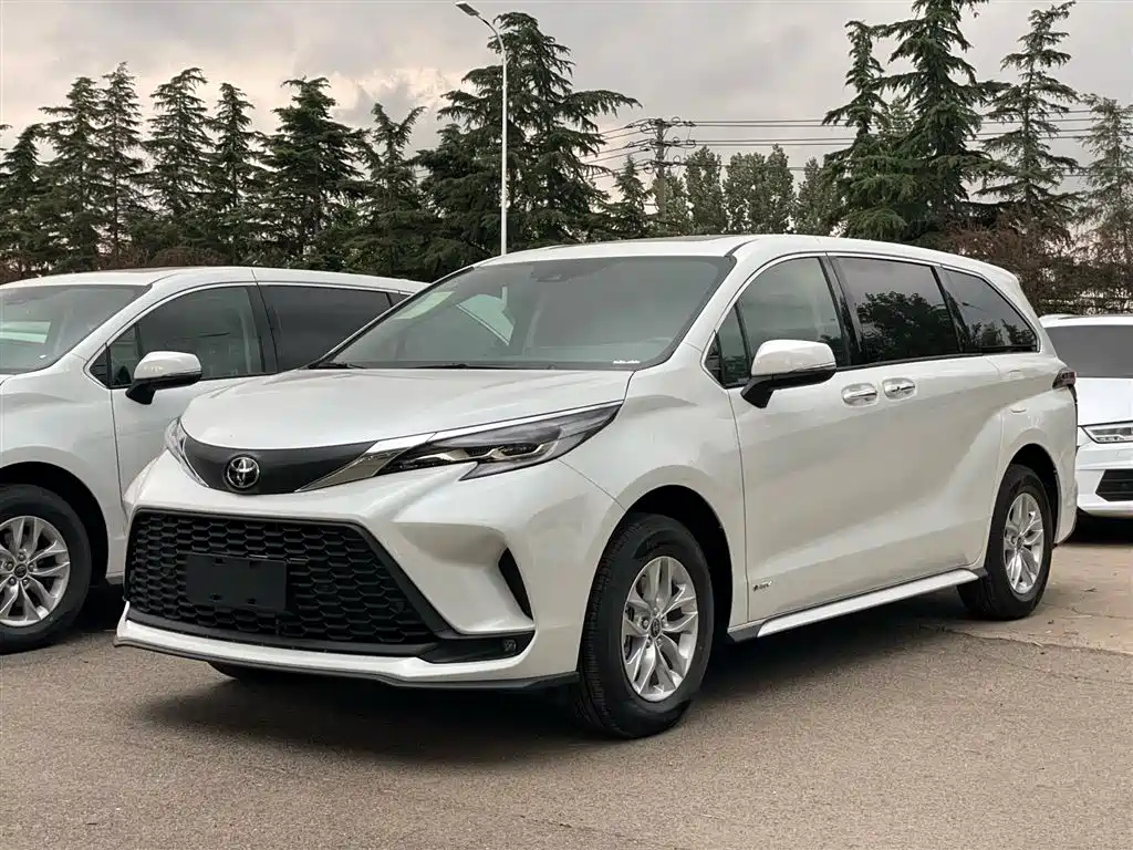 TOYOTA GRANVIA 2024