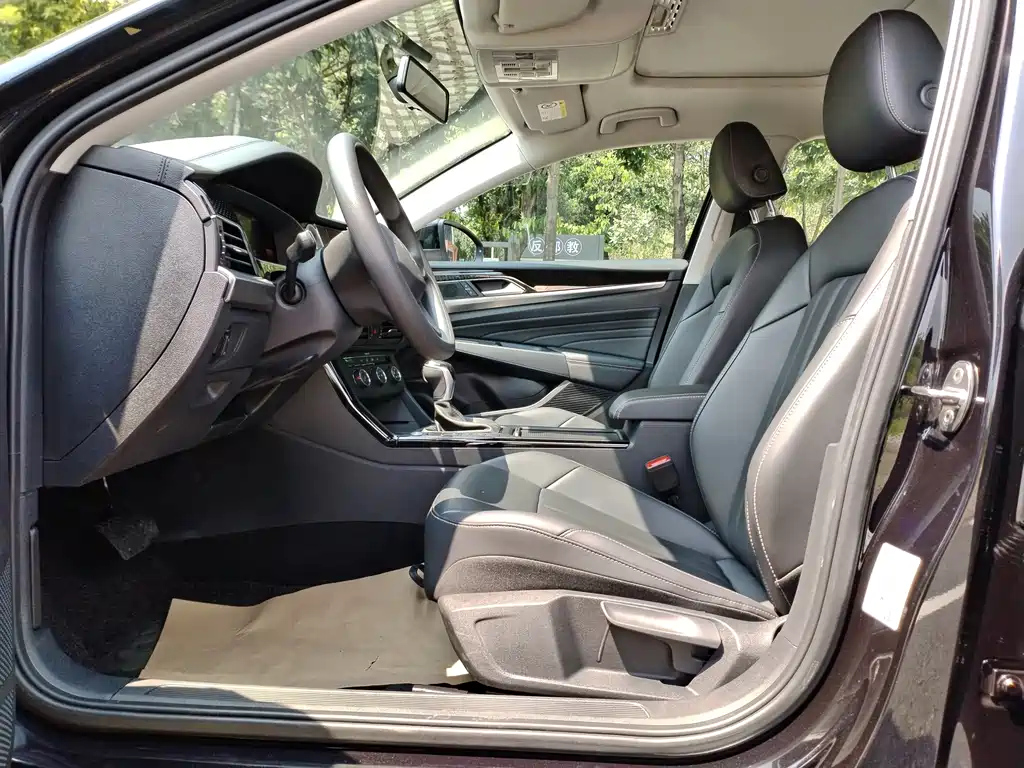 VOLKSWAGEN PASSAT 2022
