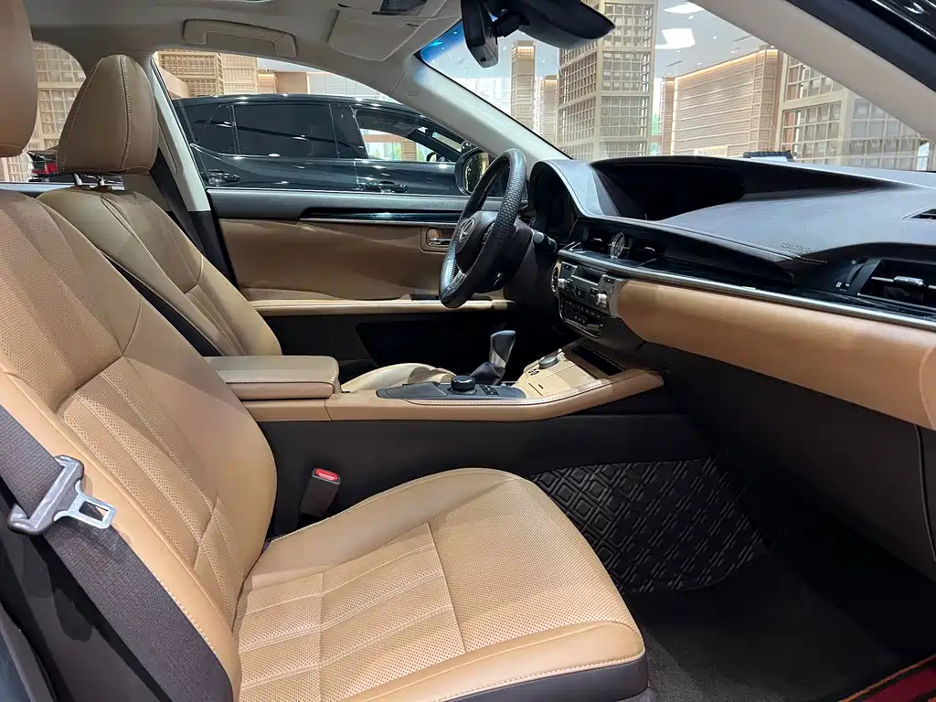 LEXUS ES 2015