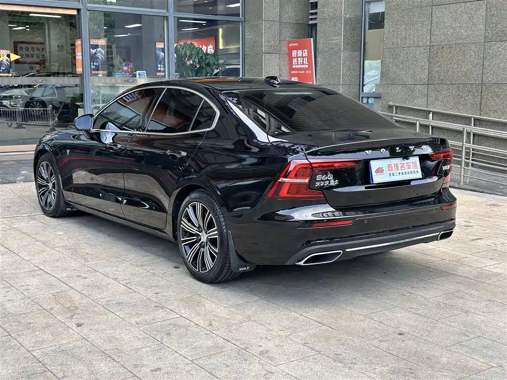 VOLVO S60 2021