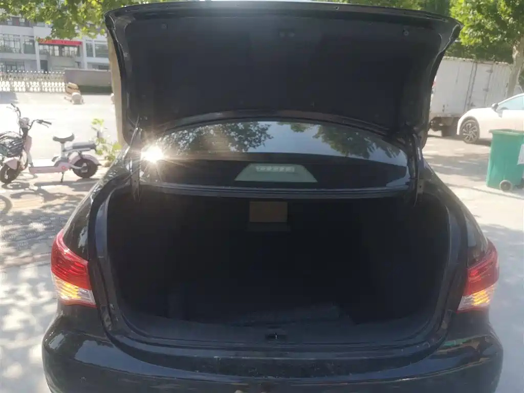 NISSAN SYLPHY 2012