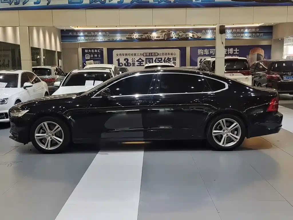 VOLVO S90 2017