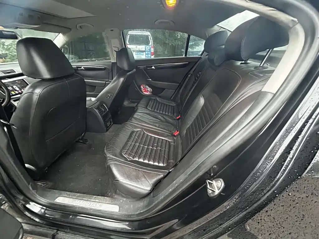 VOLKSWAGEN MAGOTAN 2013