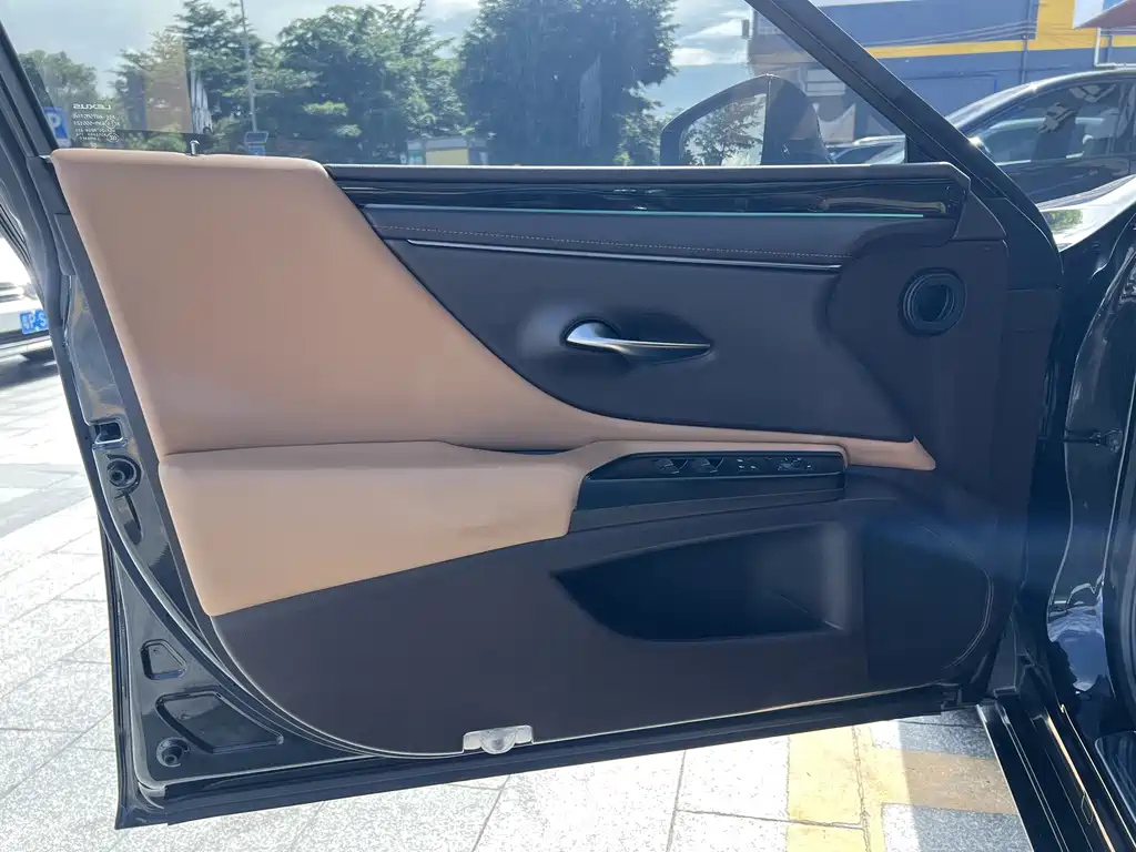 LEXUS ES 2020