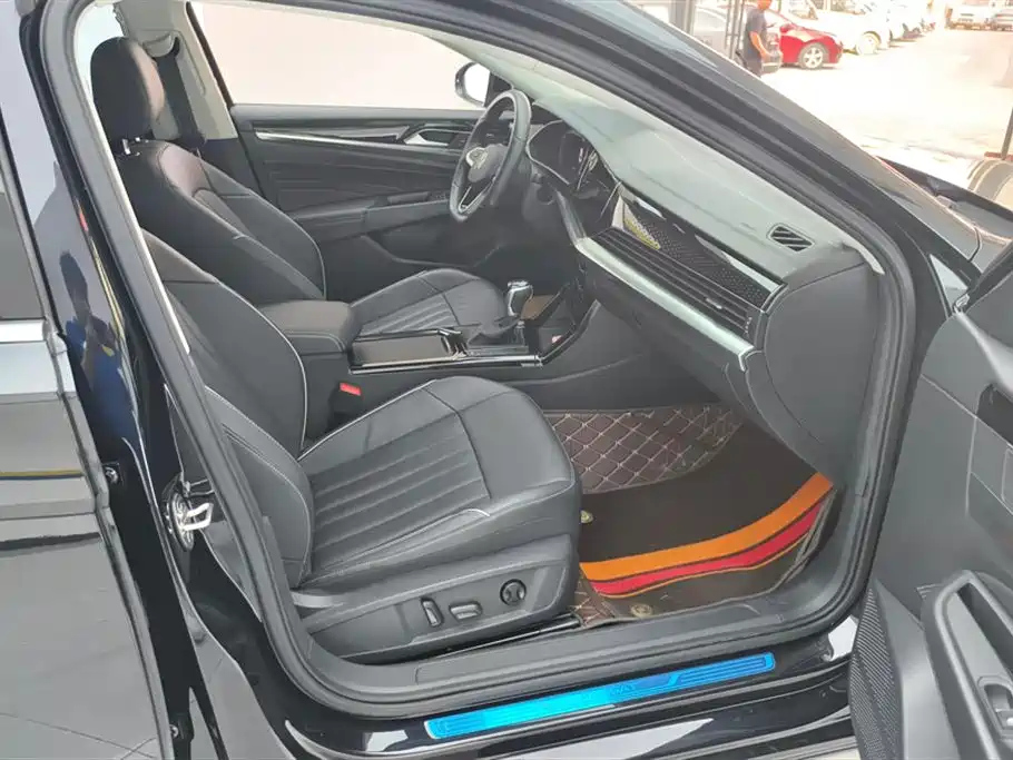 VOLKSWAGEN PASSAT 2022