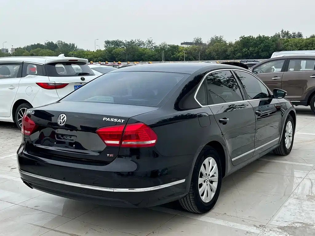 VOLKSWAGEN PASSAT 2013