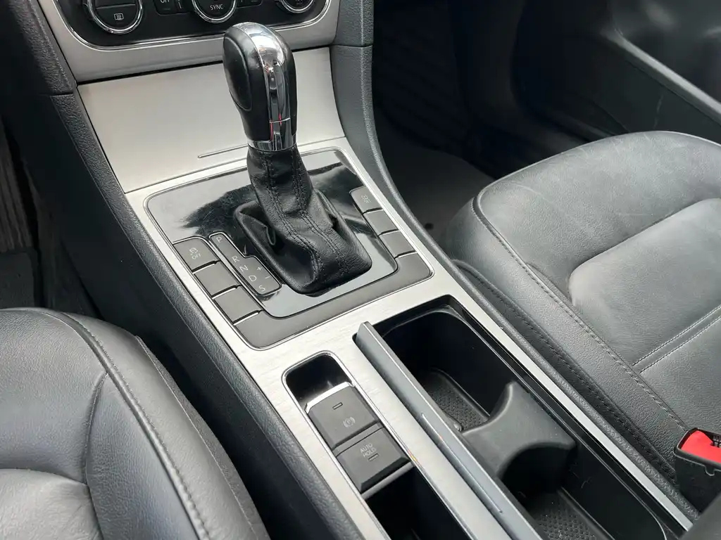 VOLKSWAGEN PASSAT 2013