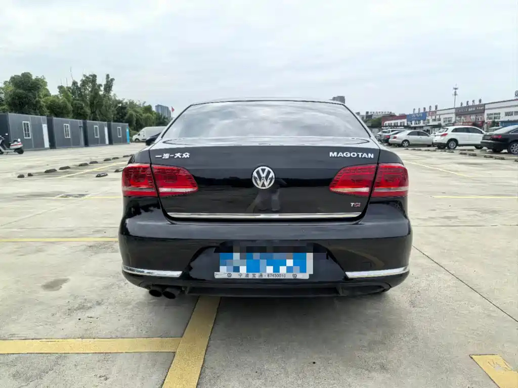 VOLKSWAGEN MAGOTAN 2012