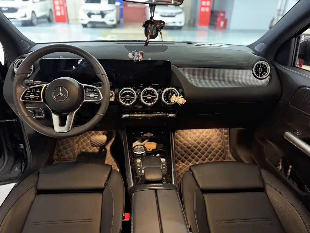 MERCEDES BENZ GLA 2022